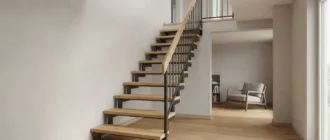 Kompakte gewendelte Raumspartreppe in einem kleinen Wohnraum