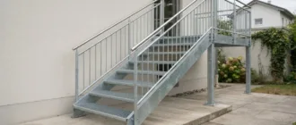 Verzinkte Stahltreppe im Außenbereich