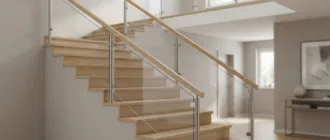 Treppengeländer innen mit Holzhandlauf, Edelstahlpfosten und Glasfüllung