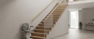 Übersicht verschiedener Treppenlift-Typen an einer Innentreppe