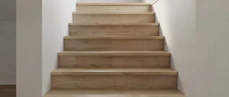 Treppe mit eingezeichneten Maßen für Steigung und Auftritt